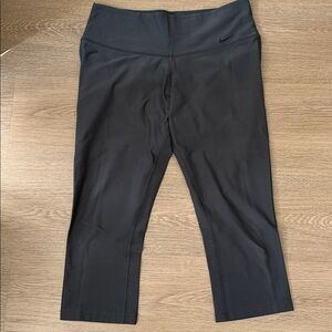 Nike Women's High-Waisted Capri Leggings